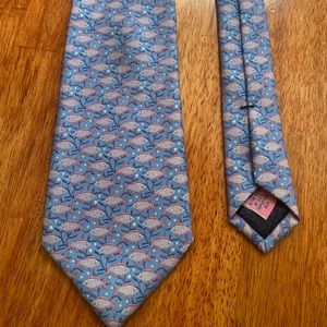 Vineyard vines fish tie 100 percent silk